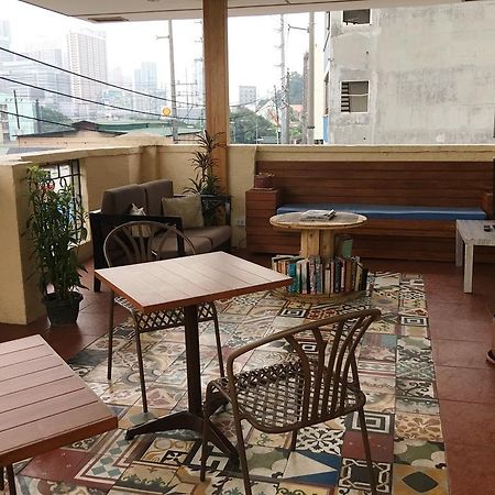 1 River Central Hostel Makati City Екстериор снимка
