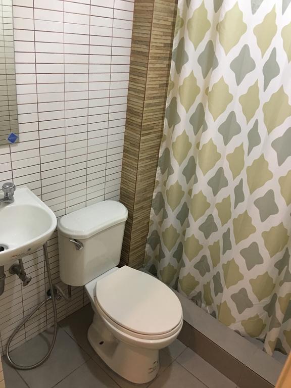 1 River Central Hostel Makati City Екстериор снимка