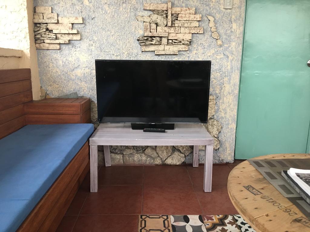 1 River Central Hostel Makati City Екстериор снимка