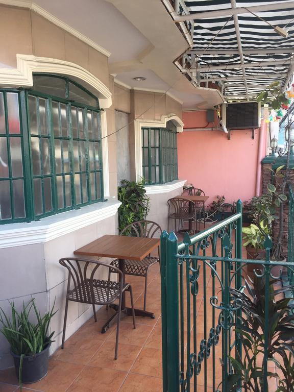 1 River Central Hostel Makati City Екстериор снимка