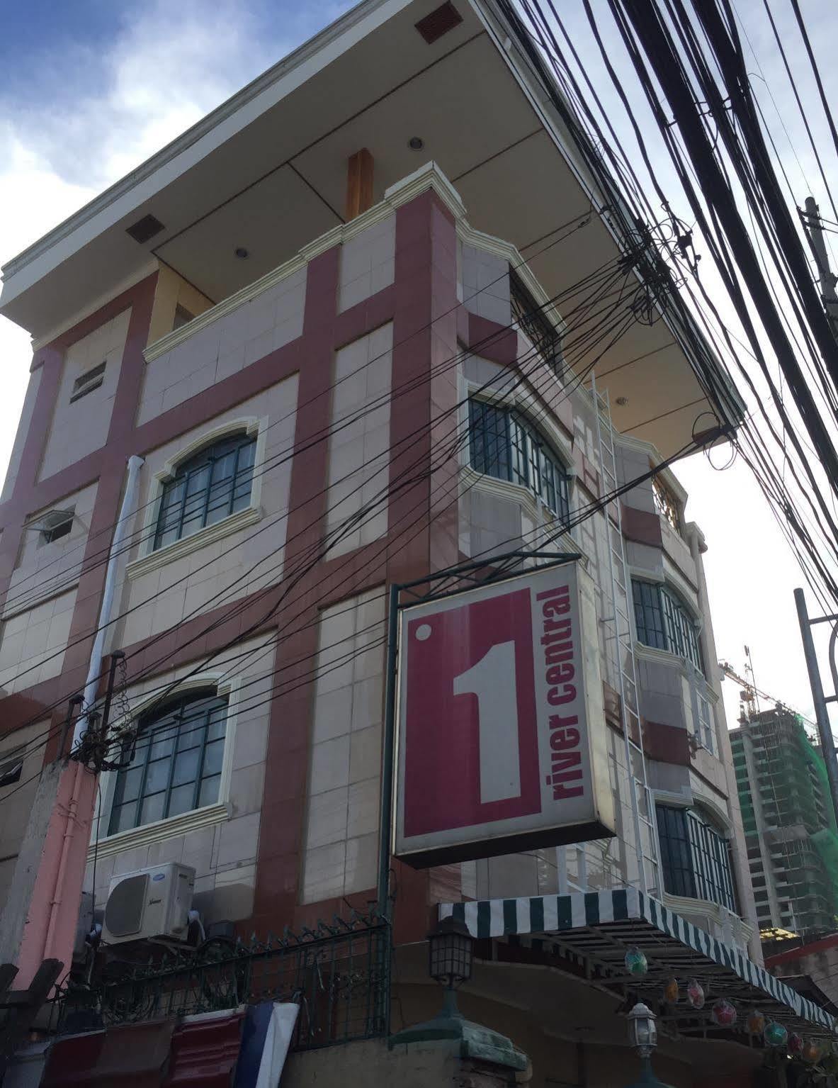 1 River Central Hostel Makati City Екстериор снимка