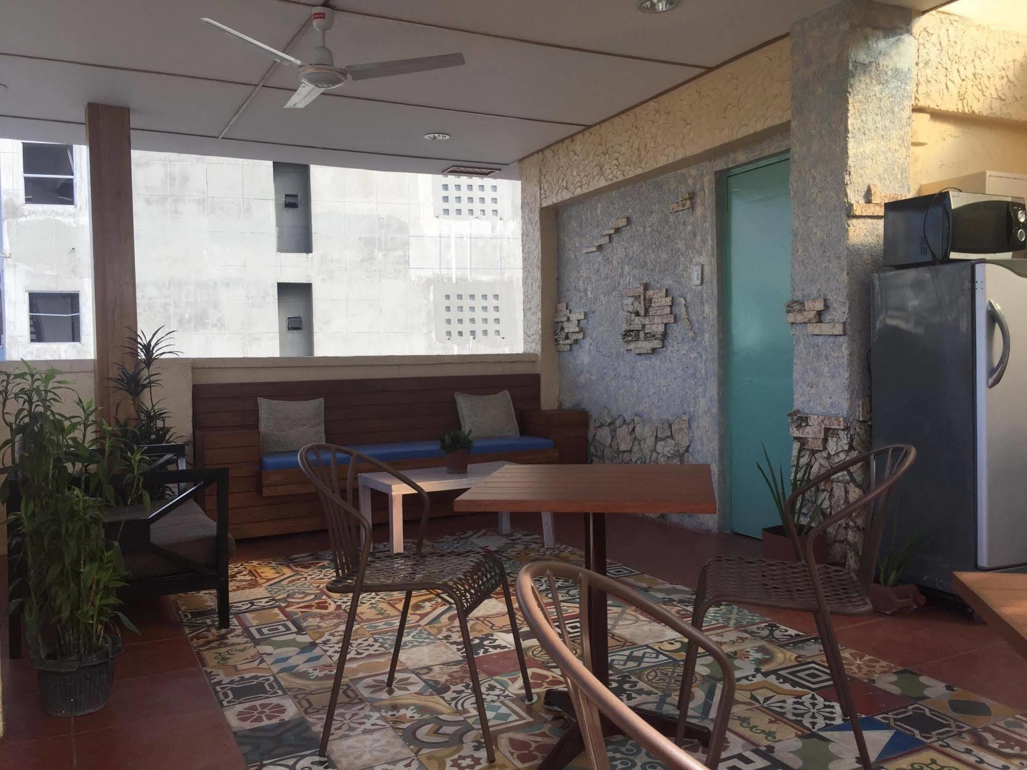 1 River Central Hostel Makati City Екстериор снимка
