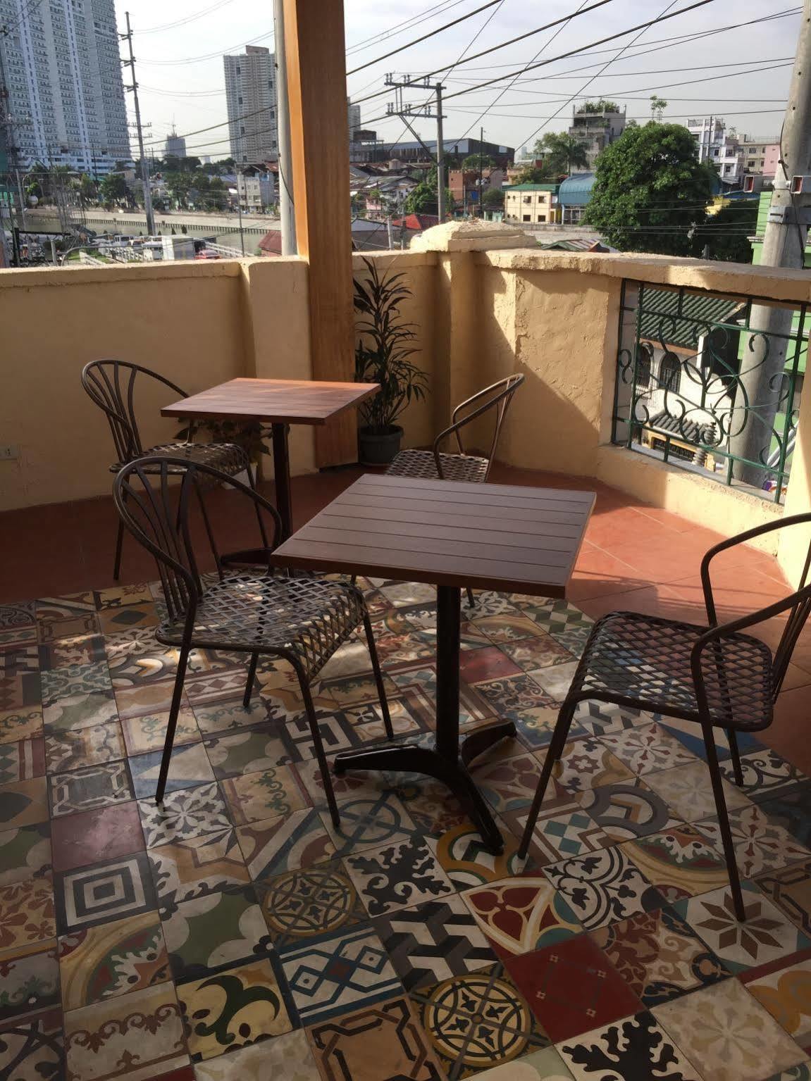1 River Central Hostel Makati City Екстериор снимка